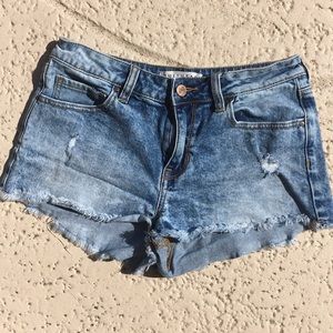 Bullhead jean shorts low rise short - sz 27